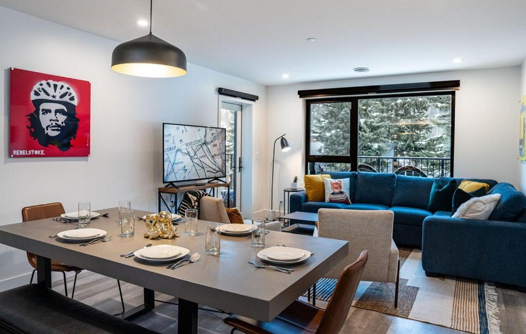 Revel In The Stoke By Revelstoke Vacationsアパートメント エクステリア 写真